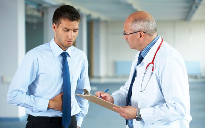 El médico recomienda al paciente