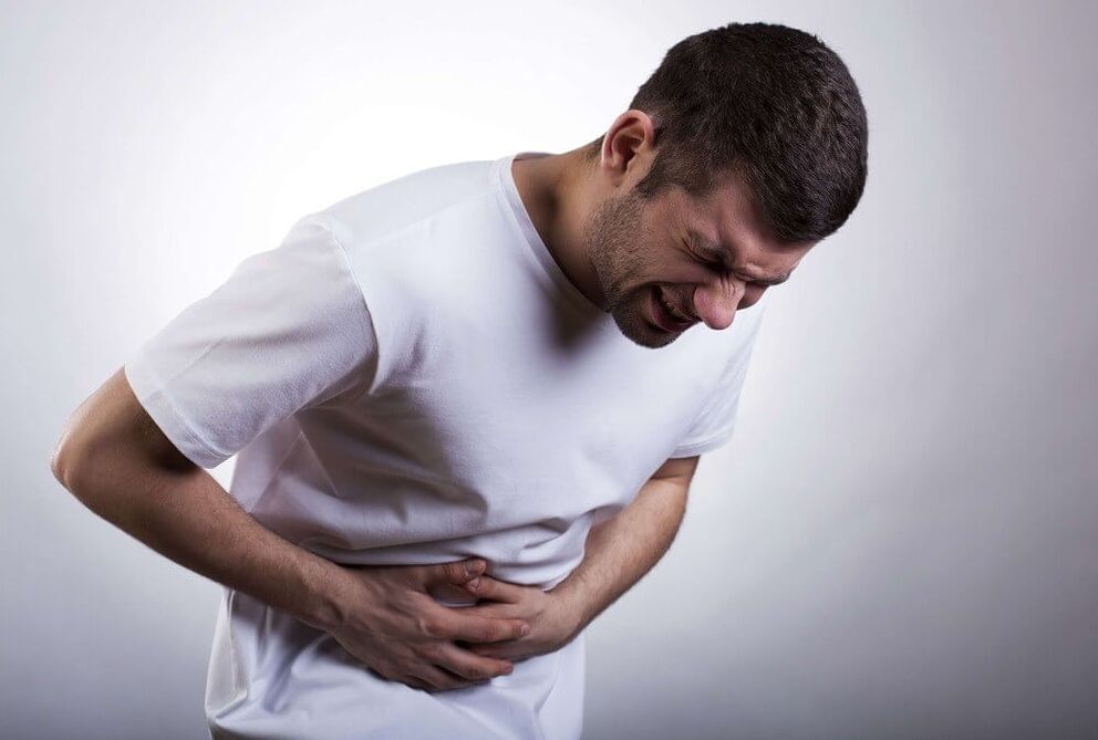 dolor abdominal debido a parásitos en el cuerpo