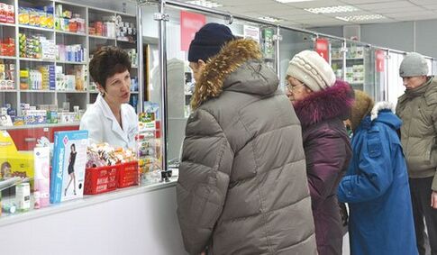 Compra de antihelmínticos y tónicos en farmacia.